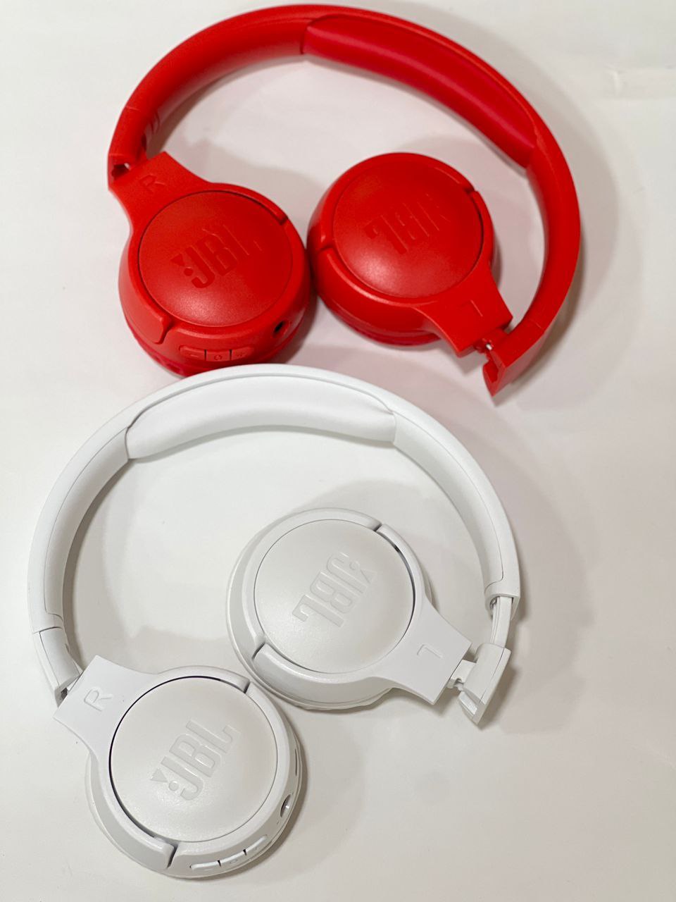 هدفون JBL باکیفیت و در رنگ سفید و قرمز