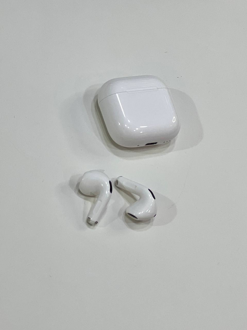 airpods 4 برند : apple دارای کیفیت بسیار بالا مکالمه و موزیک دارای صدای سه بعدی