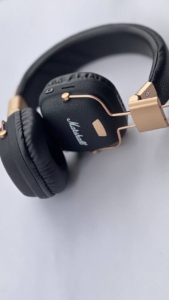 هدفون مارشال در طرح رنگ جدید 
در مدل BT 50 
بسیار با کیفیت و مقلوم در برابر آب