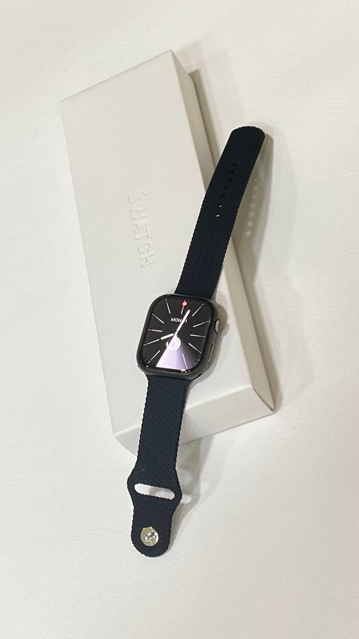 apple whatch های کپی اورجینال
بسیار با کیفیت
همراه با دو بند و سیم شارژ